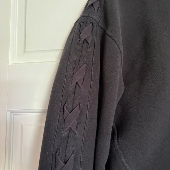 Lululemon Braided Sleeve Pullover Black Size 6 small Good condition no flaws - Picture 2 of 4